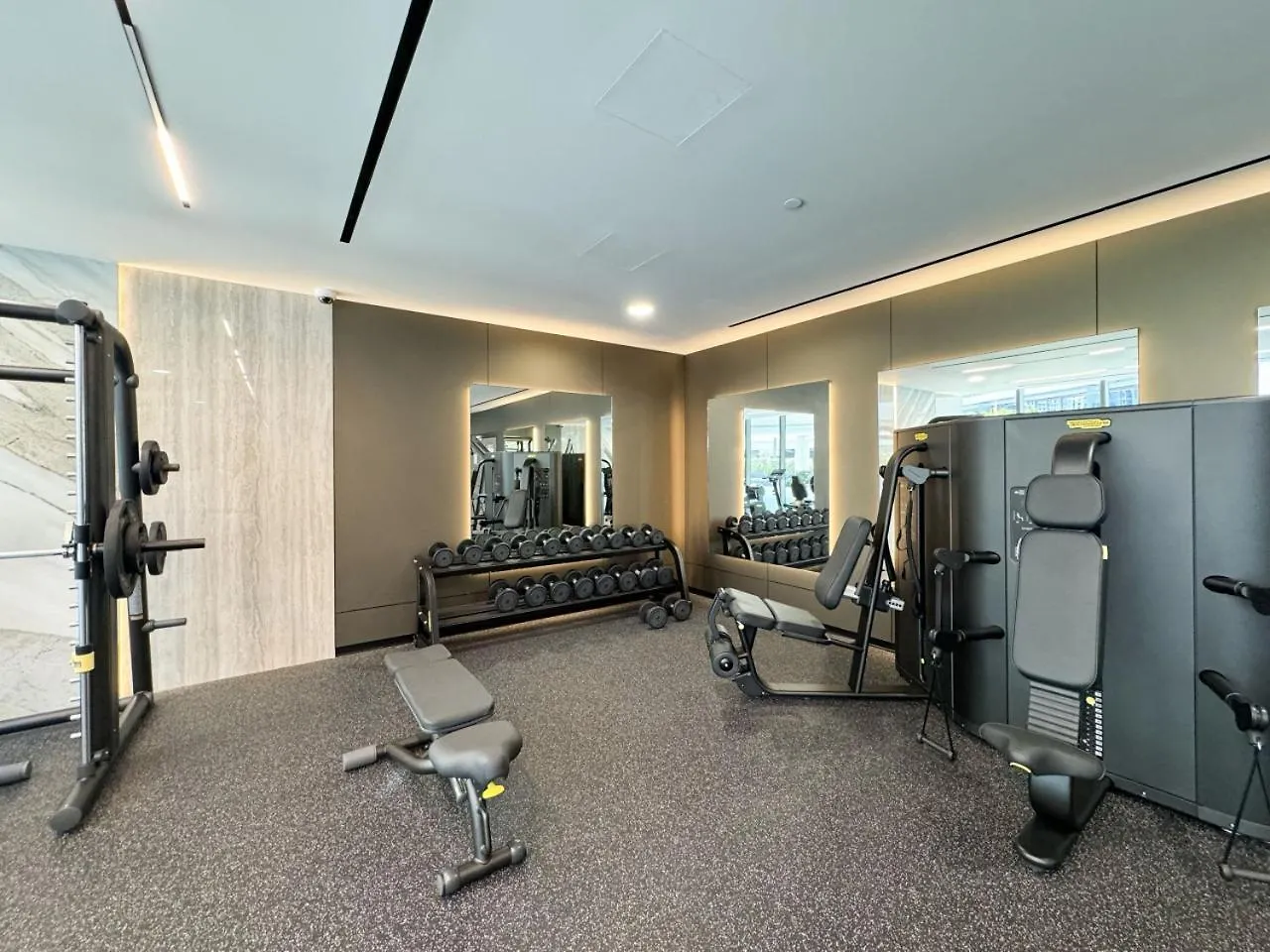 Luxury Studio In Dubai Marina With Canal Views