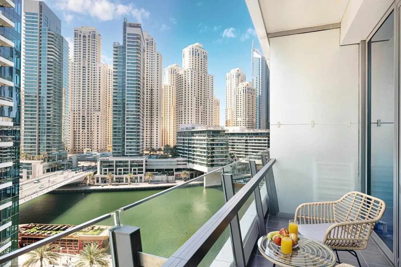 Luxury Studio In Dubai Marina With Canal Views