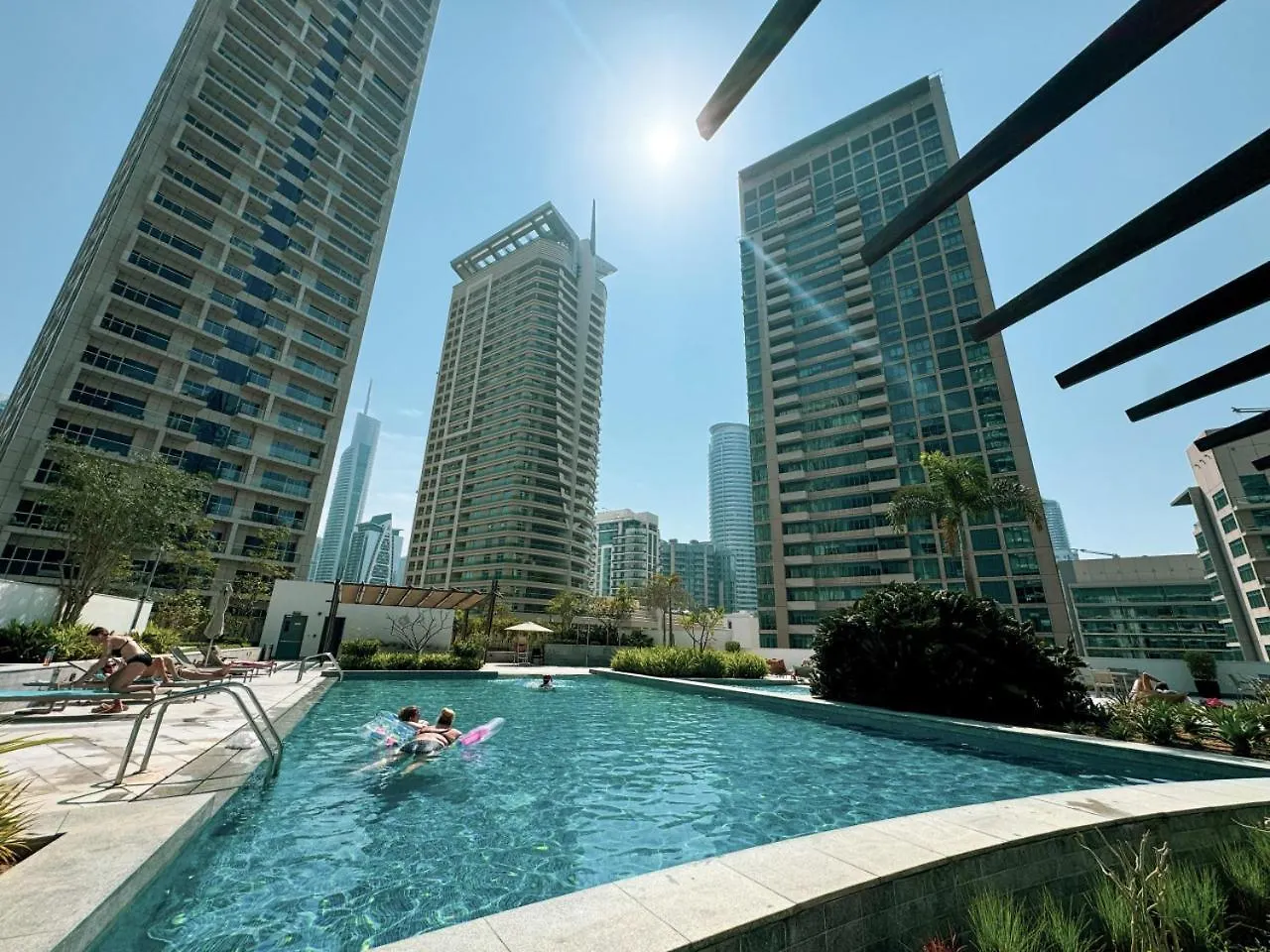 Luxury Studio In Dubai Marina With Canal Views