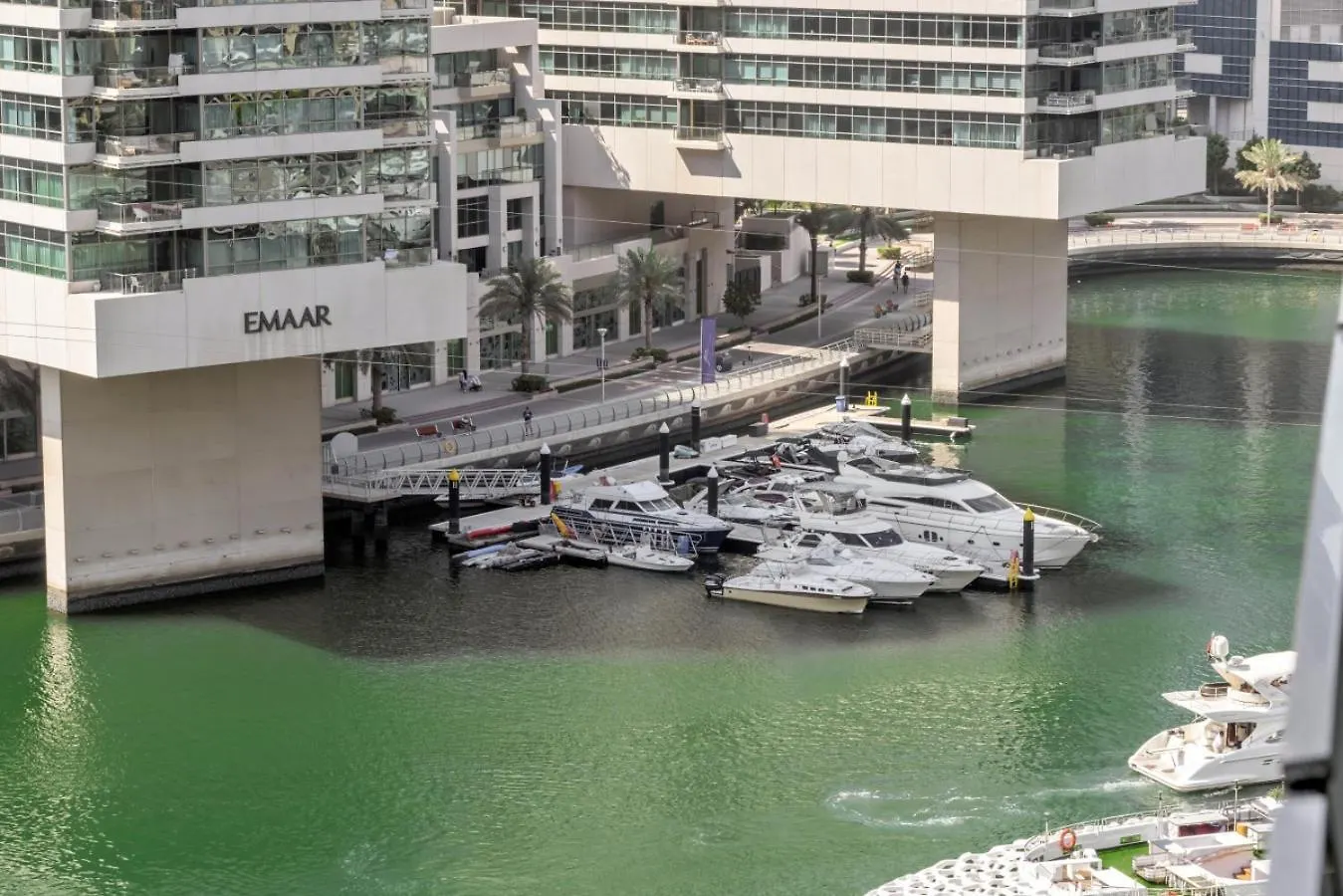 Luxury Studio In Dubai Marina With Canal Views Lägenhet