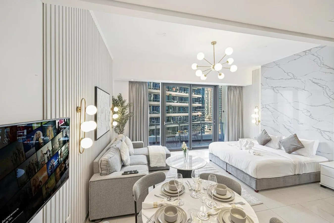 Luxury Studio In Dubai Marina With Canal Views